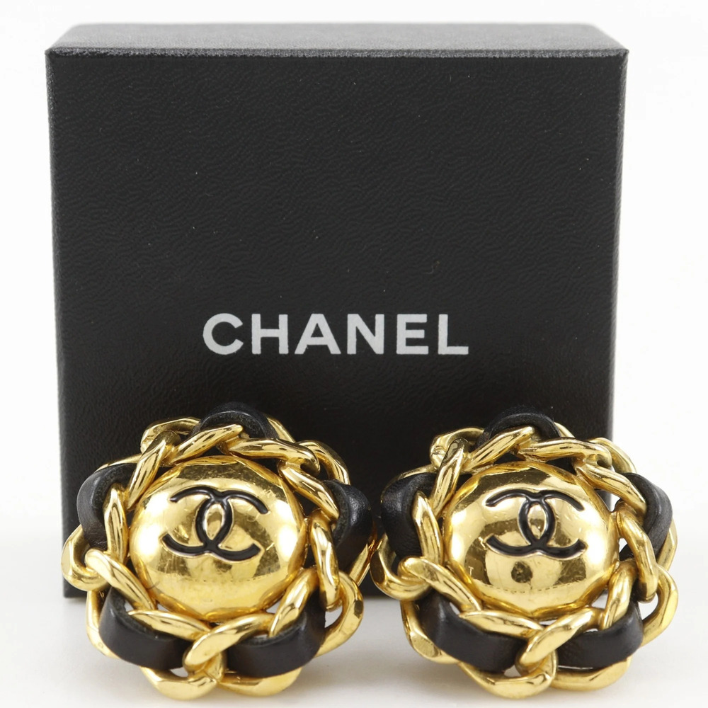 CHANEL Vintage Black Leather Logo Earrings - Picture 13 of 13